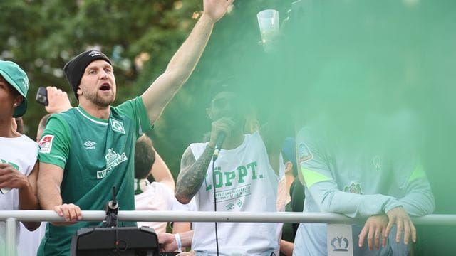 Feierte mit den Werder-Fans die Bremer Bundesliga-Rückkehr: Niclas Füllkrug.