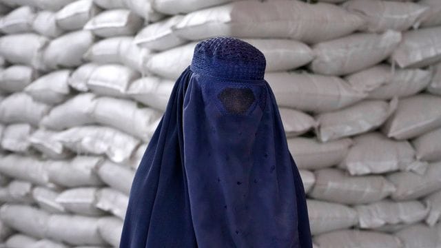 Anfang Mai haben die Taliban Frauen vorgeschrieben, sich in der Öffentlichkeit zu verschleiern.