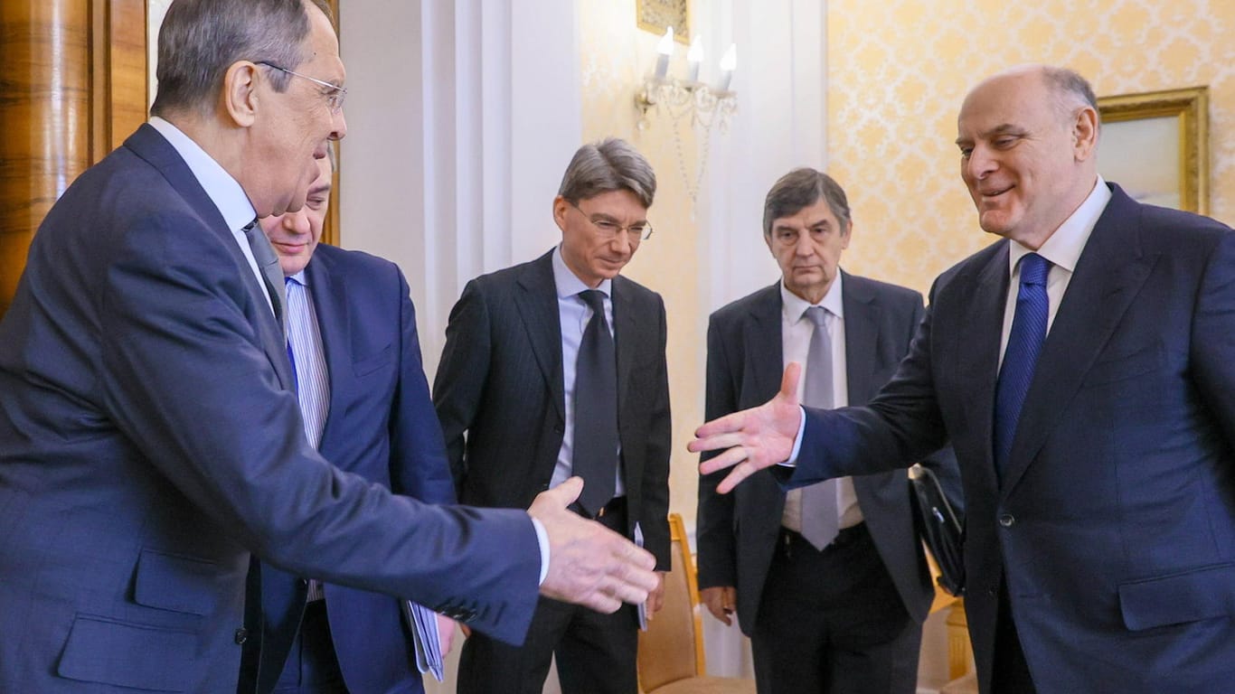 Russlands Außenminister Sergei Lawrow (l.) mit Abchasiens Präsident Aslan Bzhania: Gemeinsam kämpfen sie für die internationale Anerkennung der Pseudo-Republik.