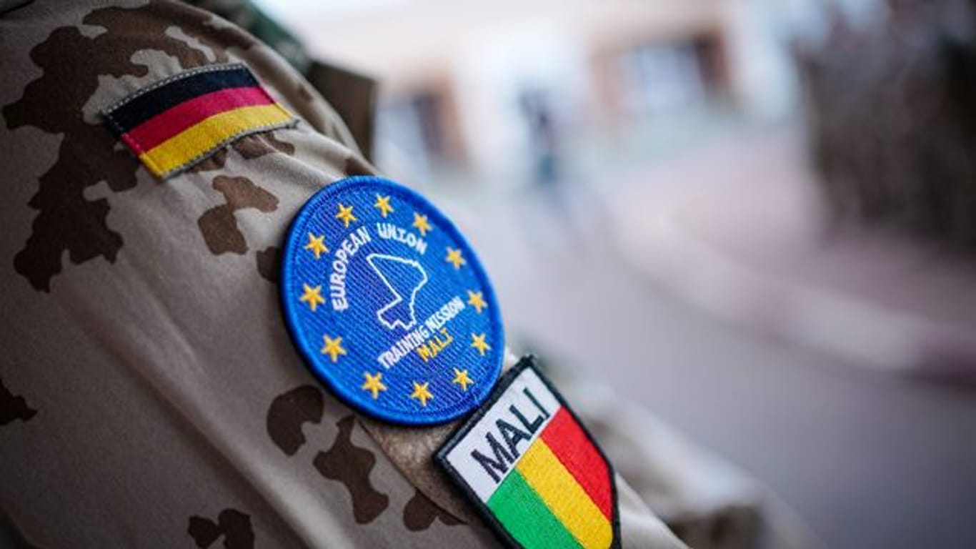 Das Emblem der "European Union Training Mission" (EUTM) auf dem Uniformärmel eines Bundeswehrsoldaten.
