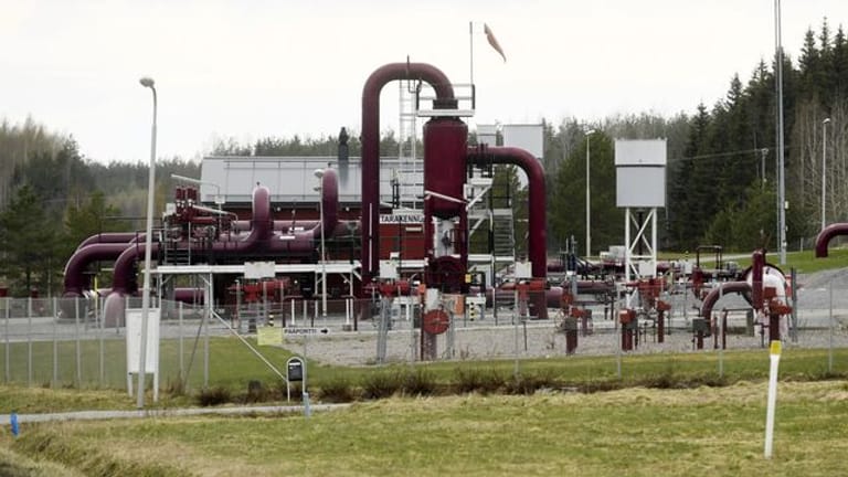 Russland stellt die Gas-Lieferungen nach Finnland nach Angaben des finnischen Energiekonzerns Gasum ein.
