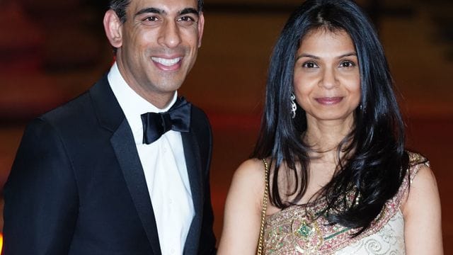 Sie gehören zu den Reichsten im Vereinigten Königreich: der Politiker Rishi Sunak und seine Frau Akshata Murthy. Sie gehören zu den Reichsten im Vereinigten Königreich: der Politiker Rishi Sunak und seine Frau Akshata Murthy.