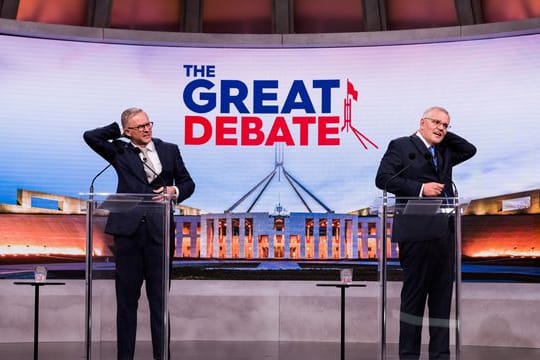 Wer macht das Rennen Down Under: Scott Morrison (r) oder sein Herausforderer Anthony Albanese (l)?.