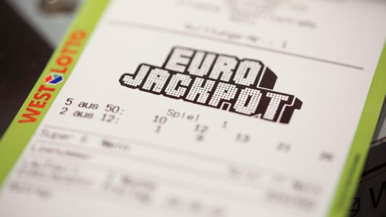 Der mit 110 Millionen Euro gefüllte Eurojackpot ist geknackt worden - die Gewinnwahrscheinlichkeit lag bei 1 zu 140 Millionen.