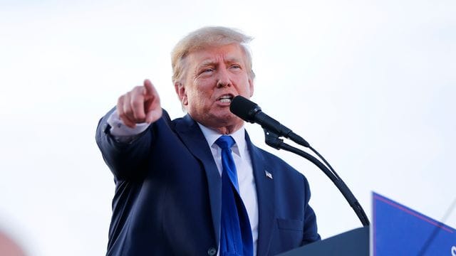 Ex-Präsident Donald Trump bei einer Wahl-Kundgebung für republikanische Parteikollegen im US-Bundesstaat Delaware. Ex-Präsident Donald Trump bei einer Wahl-Kundgebung für republikanische Parteikollegen im US-Bundesstaat Delaware.