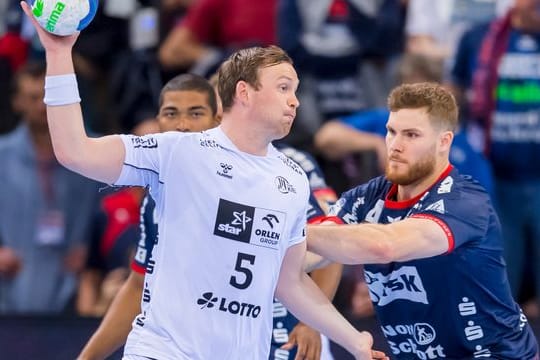 Kiel gewinnt das Derby in Flensburg und vertagt damit die Meisterfeier der Magdeburger.