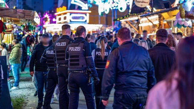 Am Samstagabend wurde ein 40-Jähriger bei einer Kirmes erschossen. Am Samstagabend wurde ein 40-Jähriger bei einer Kirmes erschossen.