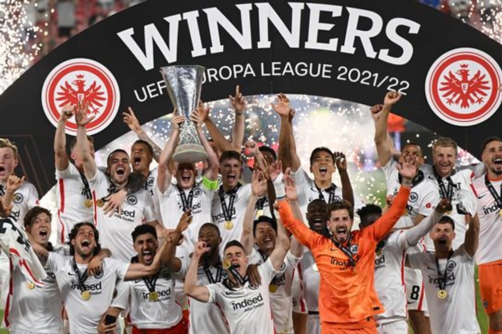 Vom Sieg in der Europa League profitiert Eintracht Frankfurt auch finanziell.