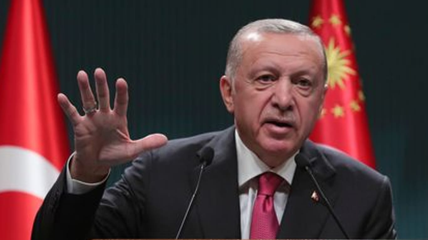 Recep Tayyip Erdogan, Präsident der Türkei, spricht nach einer Kabinettssitzung in Ankara.