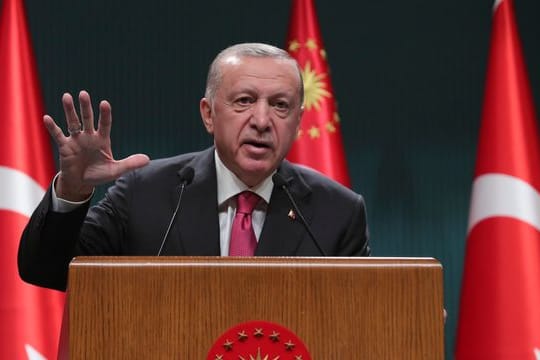 Recep Tayyip Erdogan, Präsident der Türkei, spricht nach einer Kabinettssitzung in Ankara.