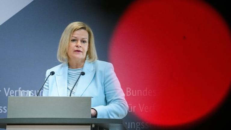 Innenministerin Nancy Faeser (SPD) kommt im hessischen Königgstein mit deutschsprachigen Amtskolleginnen und Amtskollegen zusammen.