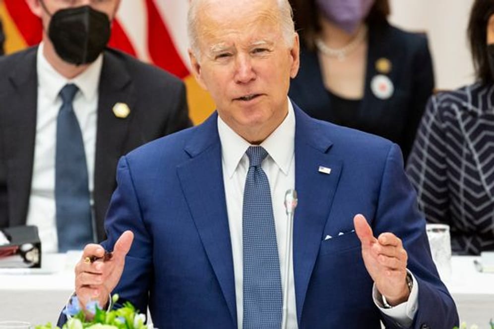 Joe Biden , Präsident der USA, spricht bei einem Gipfeltreffen der "Quad"-Gruppe, vertreten durch die vier Staats- und Regierungschefs der USA, Japans, Indiens und Australiens, im Kantei-Palast.