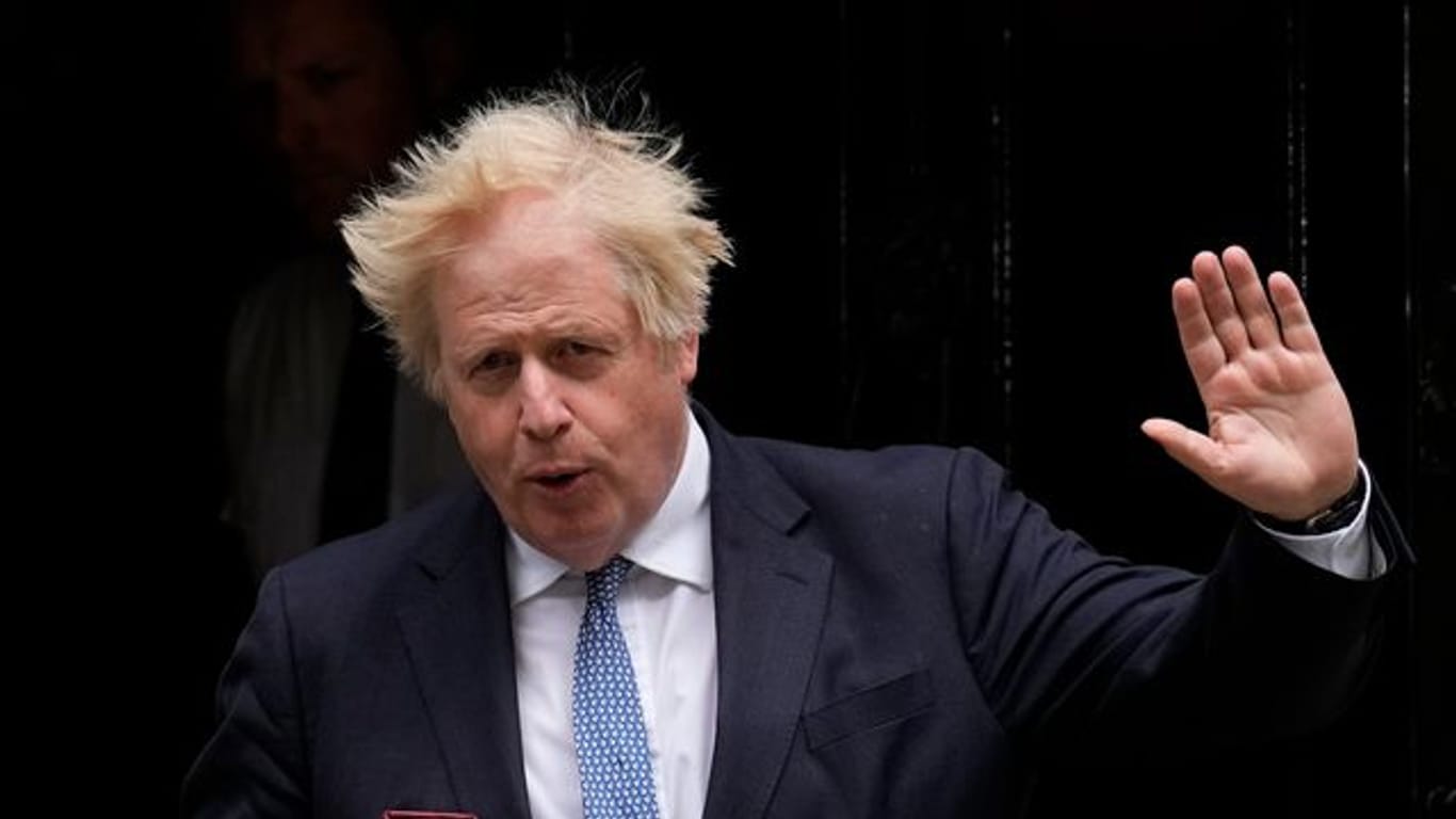Auf 37 Seiten eines Untersuchungsberichts kann Premierminister Boris Johnson nun die "Partygate"-Vorwürfe gegen ihn und seine Regierung nachlesen.