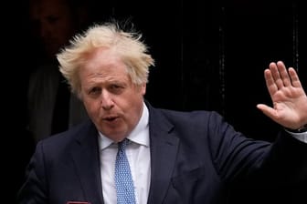 Auf 37 Seiten eines Untersuchungsberichts kann Premierminister Boris Johnson nun die "Partygate"-Vorwürfe gegen ihn und seine Regierung nachlesen.