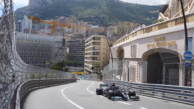 Unterwegs auf der Rennstrecke von Monaco: Lewis Hamilton.