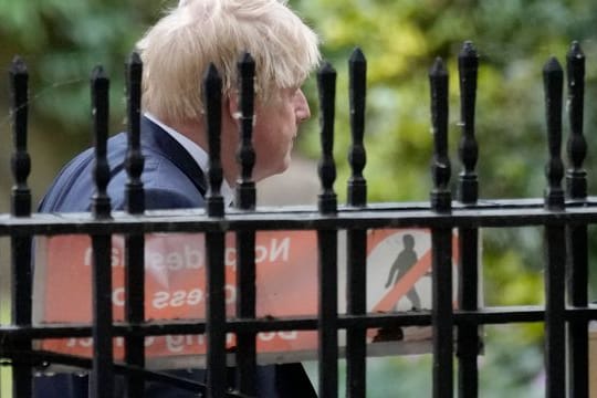 Der britische Premier Boris Johnson muss sich weiter schweren Vorwürfen rund ums "Partygate" stellen.