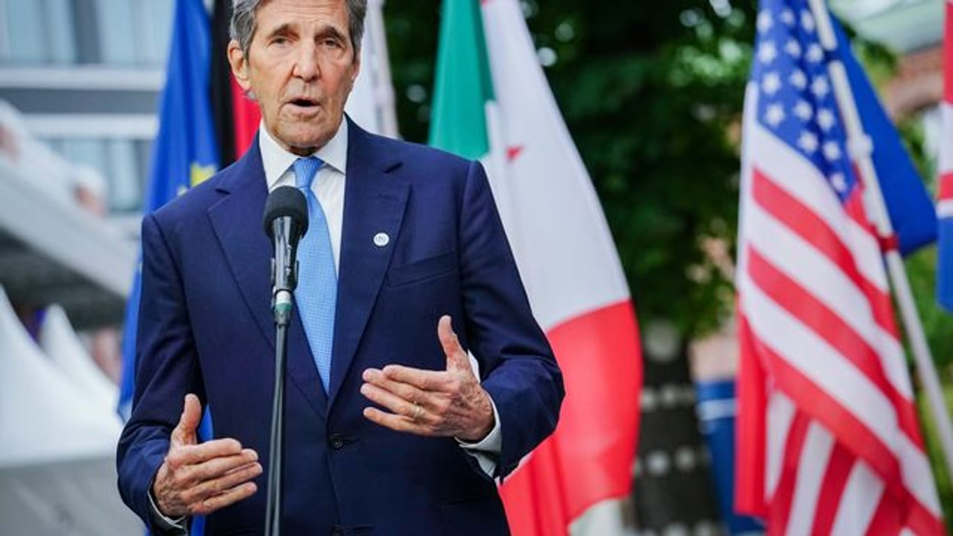 Anstrengungen zur Umstellung auf Unabhängigkeit, auf erneuerbare, alternative Energie beschleunigen: John Kerry.