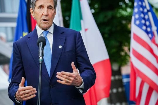 Anstrengungen zur Umstellung auf Unabhängigkeit, auf erneuerbare, alternative Energie beschleunigen: John Kerry.