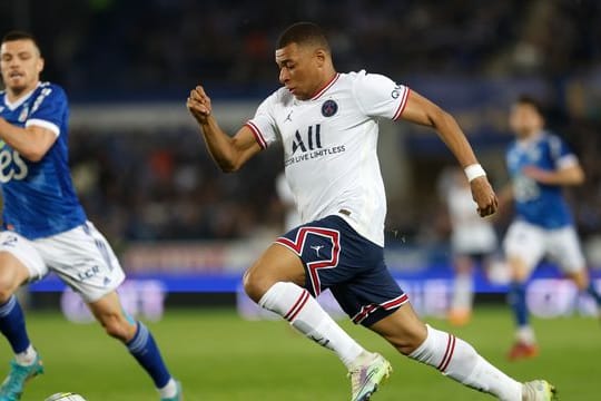 PSG-Profi Kylian Mbappé kritisiert den vollen Terminkalender im Profifußball.