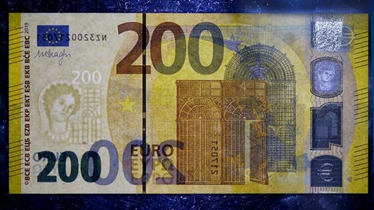 200-Euro-Banknoten (Symbolbild): Die Polizei ruft mögliche Finder auf, das Geld zurückzugeben.