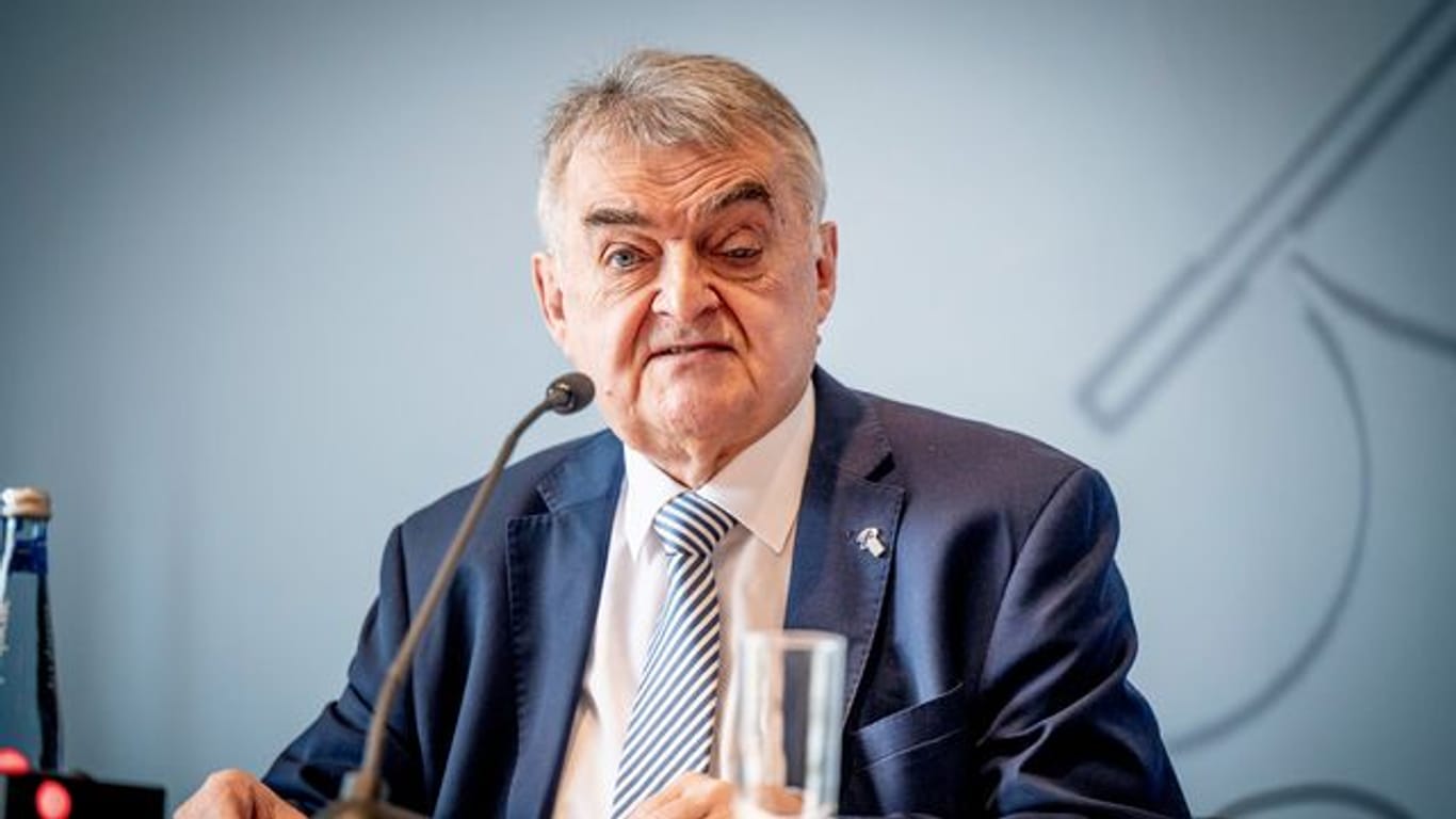 Herbert Reul (CDU), Innenminister von Nordrhein-Westfalen, ist entsetzt.