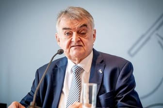 Herbert Reul (CDU), Innenminister von Nordrhein-Westfalen, ist entsetzt.