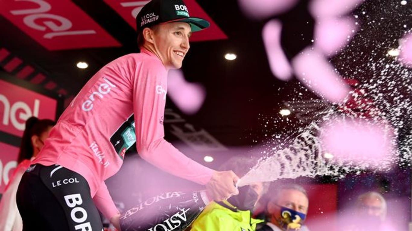 Jai Hindley hat die Führung in der Giro-Gesamtwertung übernommen.