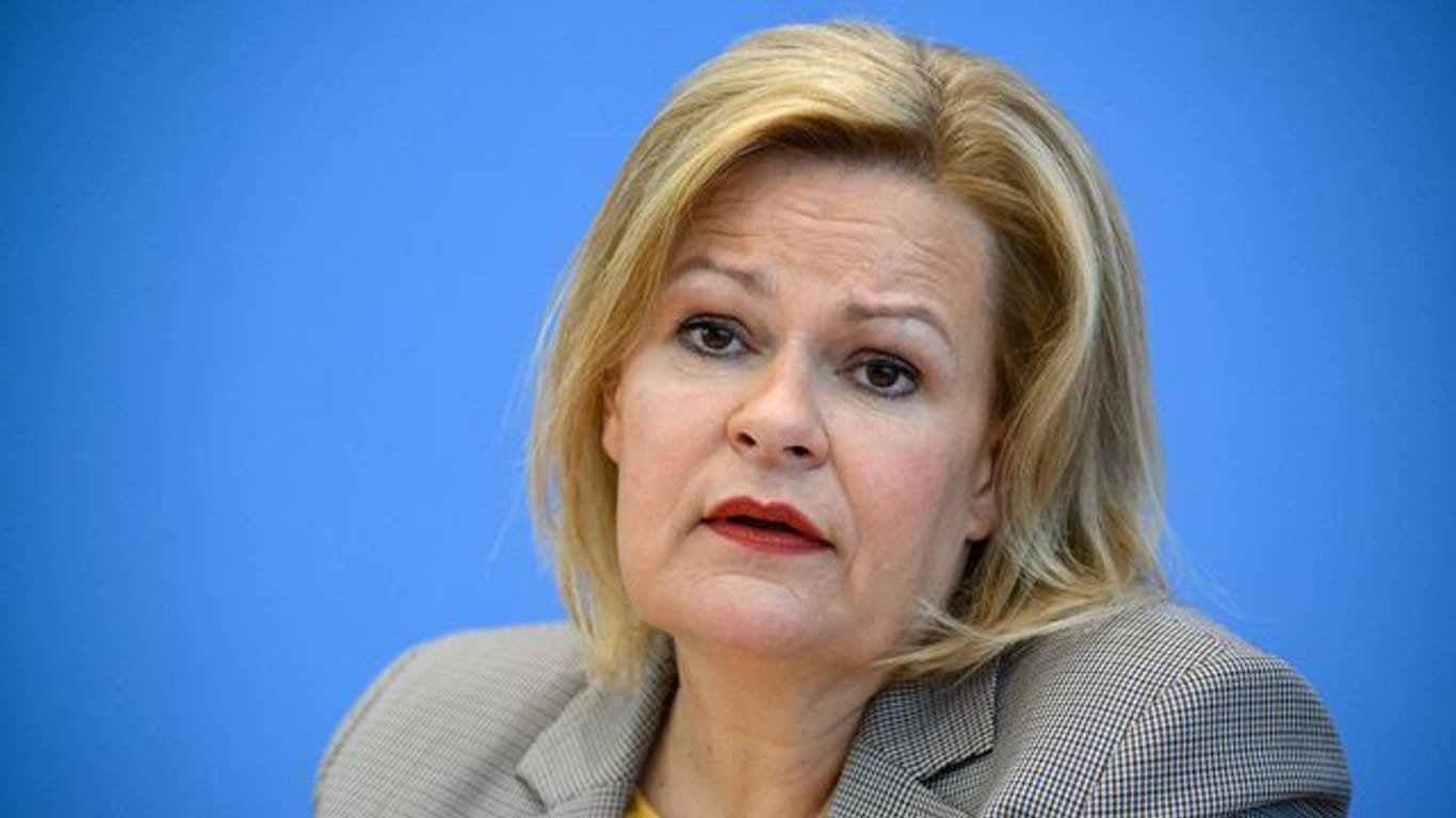 Hält die Erfassung von IP-Adressen für die Verfolgung von Kindesmissbrauch im Netz für geboten: Innenministerin Nancy Faeser (SPD).