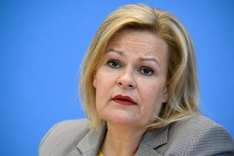 Hält die Erfassung von IP-Adressen für die Verfolgung von Kindesmissbrauch im Netz für geboten: Innenministerin Nancy Faeser (SPD).