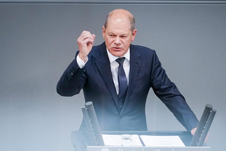 Olaf Scholz: Bei der Haushaltsdebatte im Bundestag stellt sich der Kanzler der Kritik an seiner Ukraine-Politik.