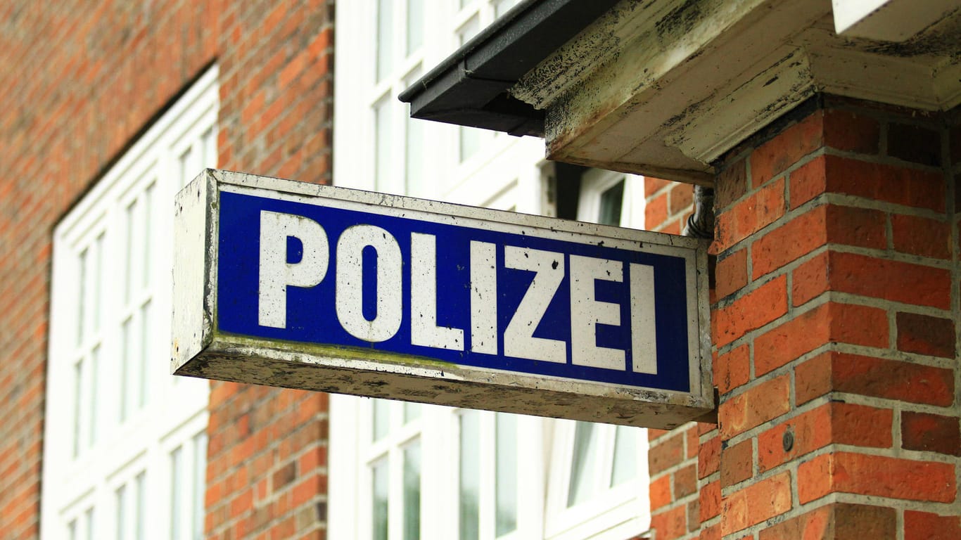 Polizeidienststelle in Hamburg (Symbolbild): Der Gesuchte stellte sich am Dienstag.