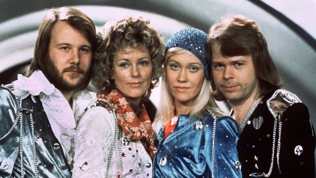 Benny Andersson (l-r), Annafrid Lyngstad, Agnetha Fältskog und Björn Ulvaeus, beim Grand Prix d'Eurovision de la Chanson 1974.