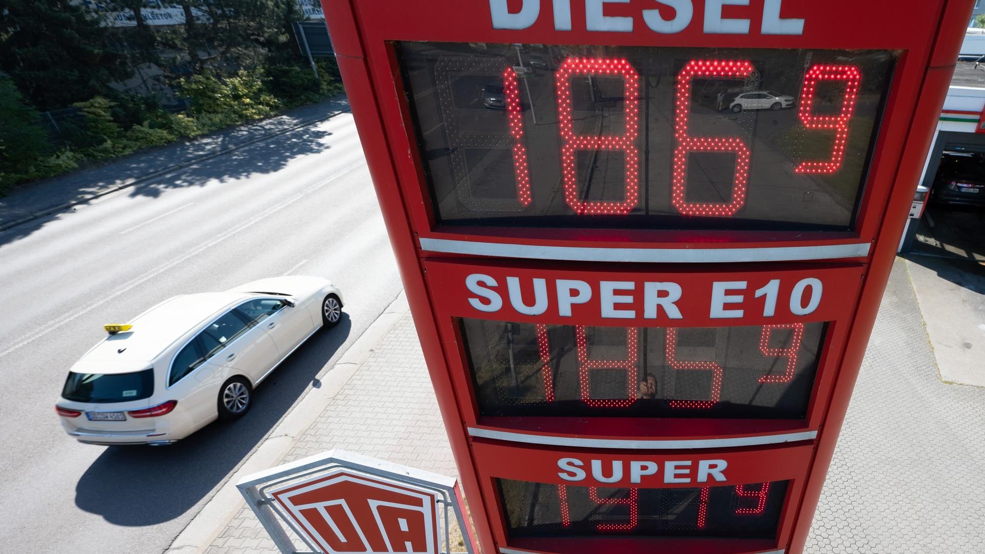 Preis-Check in Sachsen: Auch hier ist der Sprit deutlich günstiger als gestern.