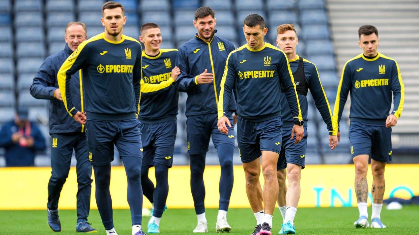 Ukrainische Nationalmannschaft: Die Spieler bereiten sich auf das Spiel im schottischen Hampden Park vor.