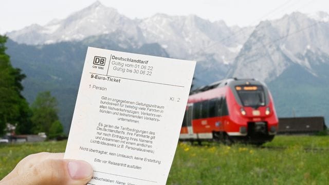 Die Deutsche Bahn rechnet damit, dass es am Pfingstwochenende voll wird in den Zügen, besonders auf touristischen Strecken.