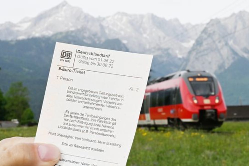 Die Deutsche Bahn rechnet damit, dass es am Pfingstwochenende voll wird in den Zügen, besonders auf touristischen Strecken.