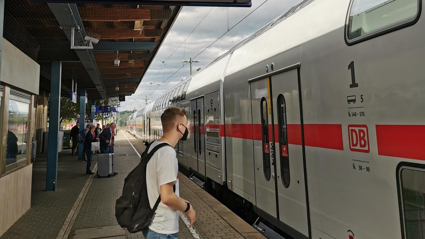 Gleis Eins am Bahnhof in Herrenberg: Mit dem IC 2288 geht es zurück nach Stuttgart.