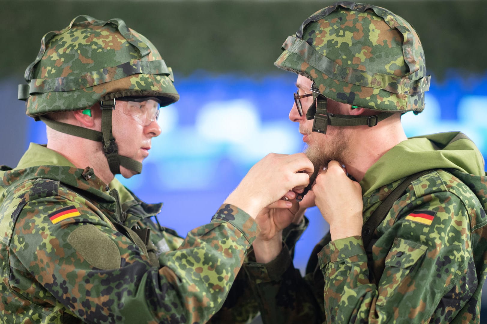 Die Bundeswehr bekommt neue Ausrüstung: Laut einer aktuellen Umfrage steht eine deutliche Mehrheit der Deutschen hinter der Einigung beim Sondervermögen.