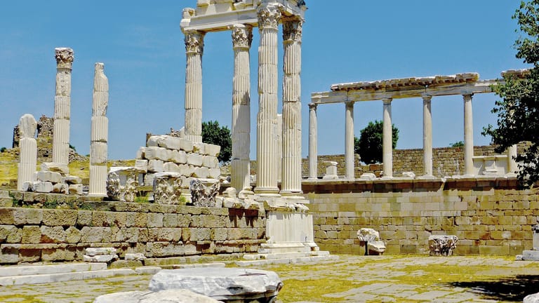 Pergamon: In der antiken Stadt soll einst das Pergament erfunden worden sein.