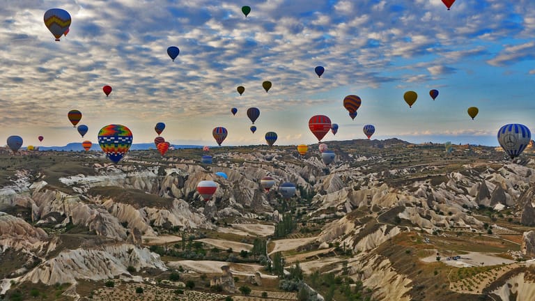 Kappadokien: Die Felslandschaft ist berühmt für seine Heißluftballonfahrten.