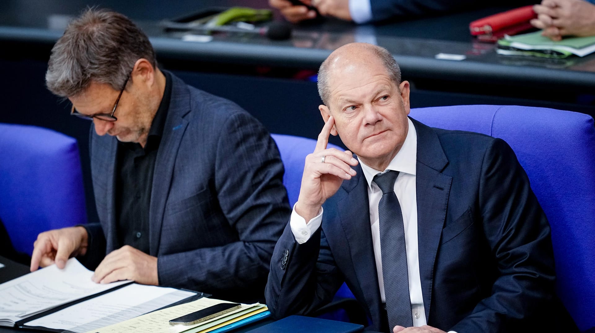 Wirtschaftsminister Robert Habeck und Bundeskanzler Olaf Scholz: Die Regierung will die hohe Inflation bekämpfen.