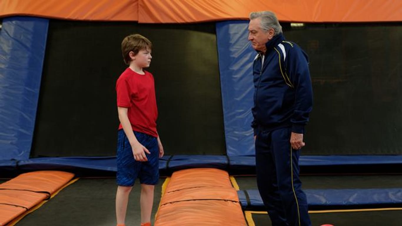 Die Auseinandersetzung zwischen Grandpa Ed (Robert De Niro) und seinem Enkel Peter (Oakes Fegley) geht in eine neue, sportliche Runde.