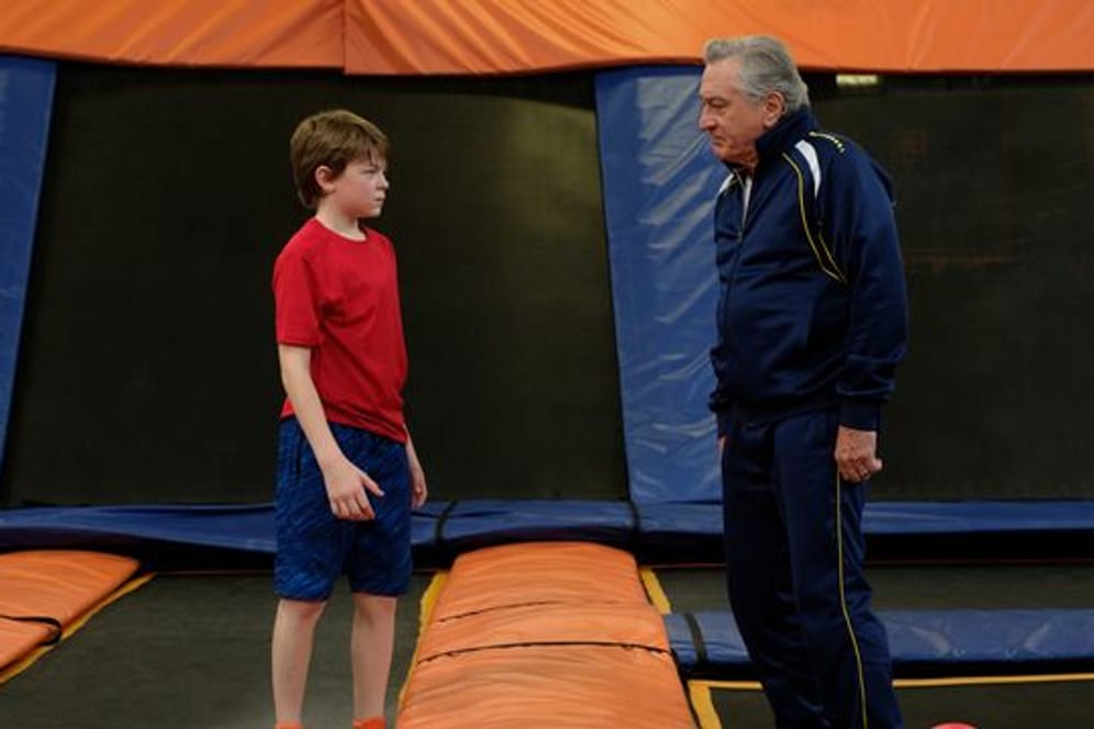 Die Auseinandersetzung zwischen Grandpa Ed (Robert De Niro) und seinem Enkel Peter (Oakes Fegley) geht in eine neue, sportliche Runde.