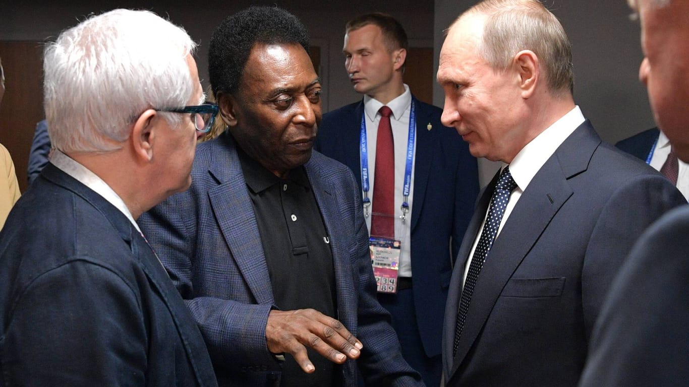 Pelé und Putin treffen sich 2017 in St. Petersburg: Jetzt hat der Fußballer einen Brief an den Präsidenten geschrieben.