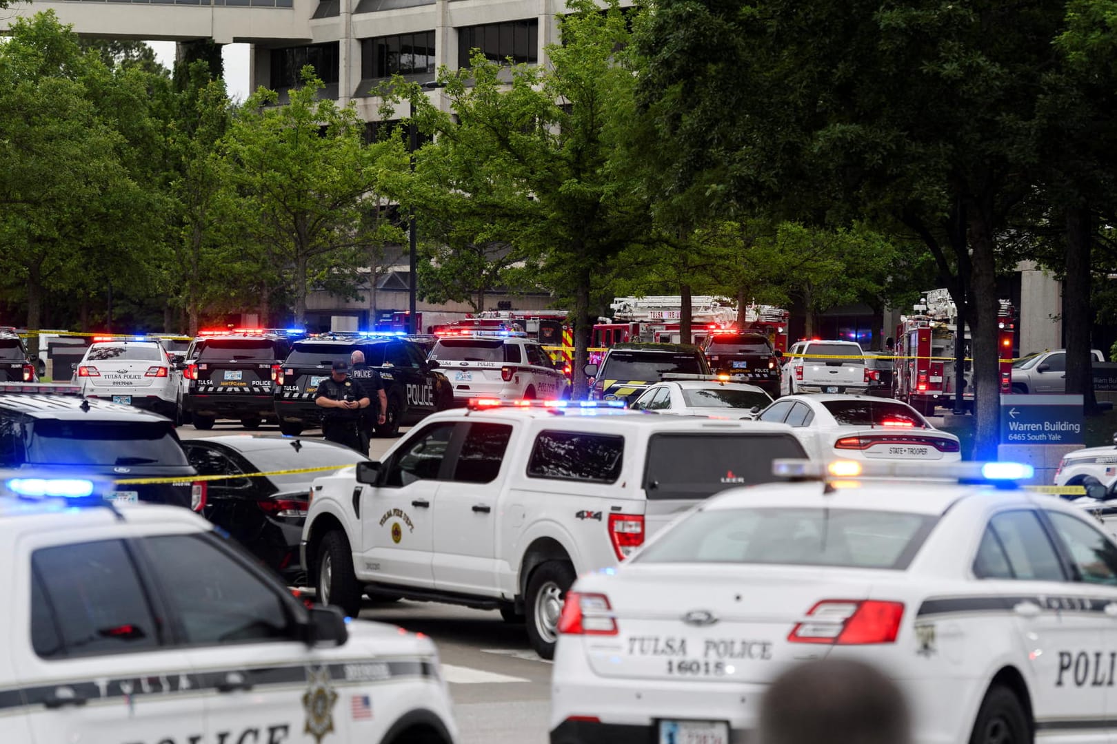 Einsatzkräfte in Tulsa: Drei Menschen wurden in einem Krankenhaus erschossen.