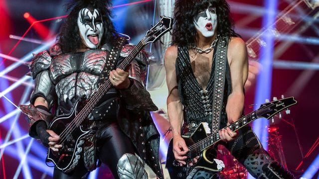 Immer noch in Topform: Gene Simmons (l) und Paul Stanley von Kiss heizen Dortmund ein.