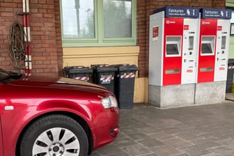 Auto am Fahrkartenautomat in Landau: "In dieser Region kommst du niemals auf die Idee, keinen Führerschein zu machen."