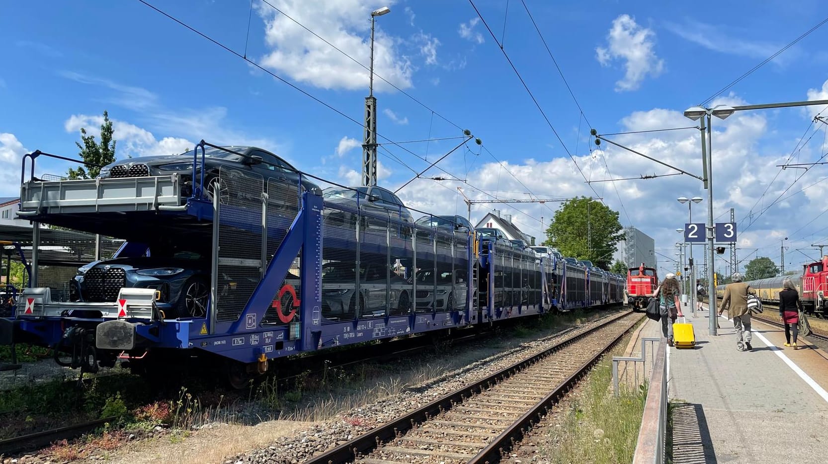 Gütertransport am Bahnhof Dingolfing: Hier hat BMW das größte Werk in Europa.