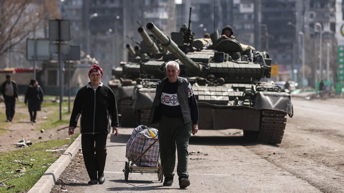 Russische Panzer rollen durch die Ukraine: Am 24. Februar startete Wladimir Putin seinen Angriffskrieg.