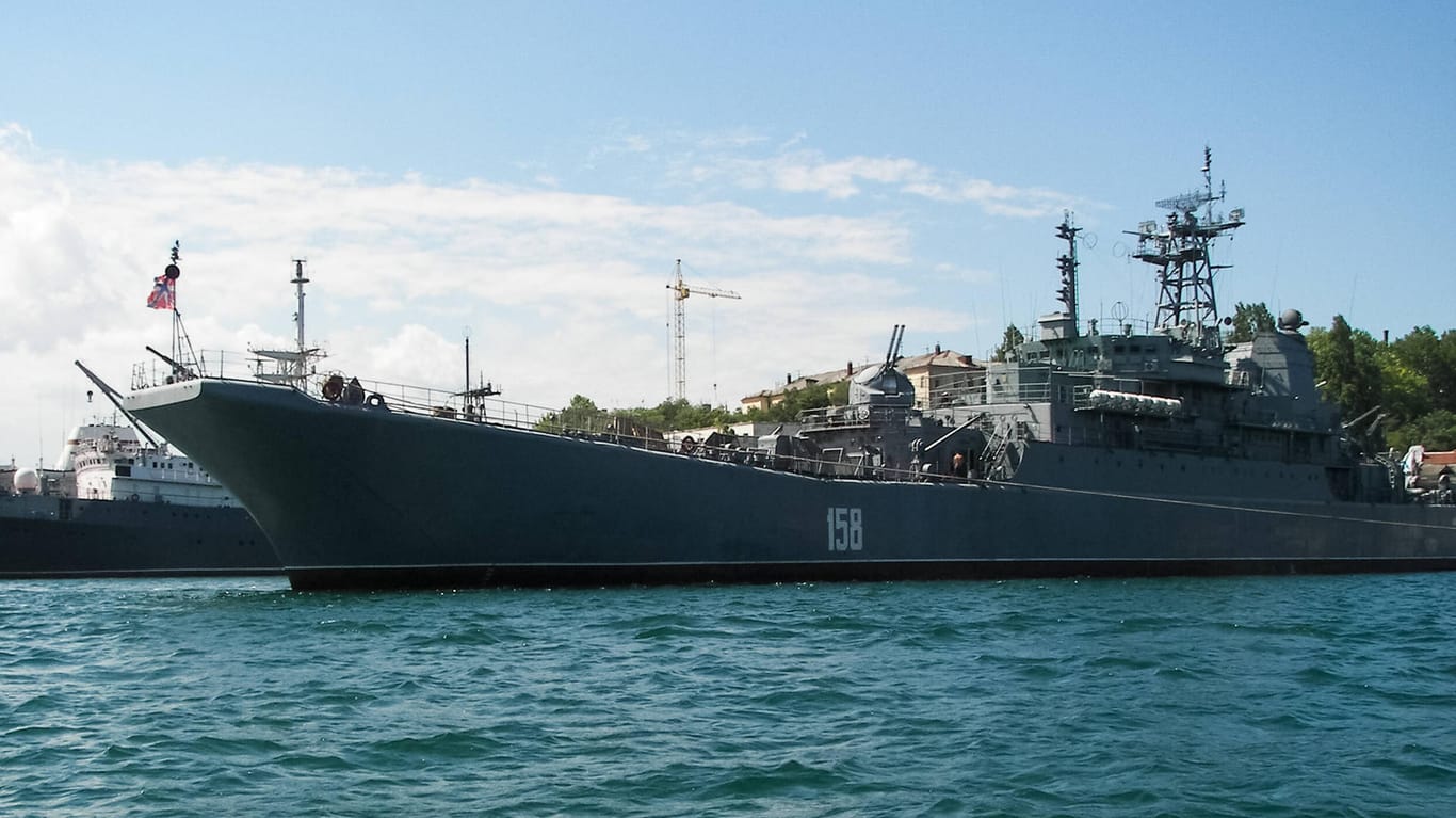 Die "Moskwa" im Hafen von Sevastopol im Jahr 2019: Der russische Kreuzer wurde im April 2022 von der Ukraine versenkt.
